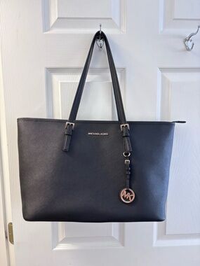 Michael Kors Jet Set Tote Saffiano Leather Tote